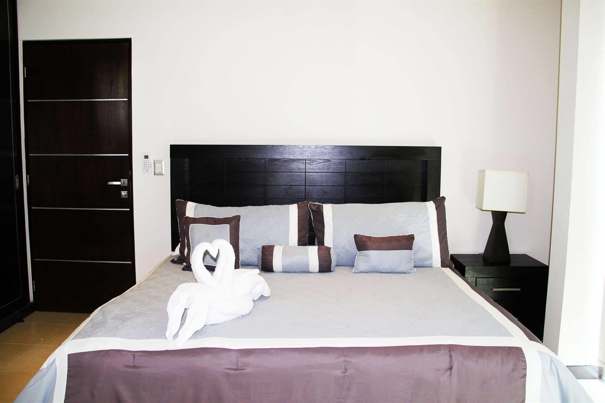 Condoplaza San Pedro Плая дел Кармен Екстериор снимка
